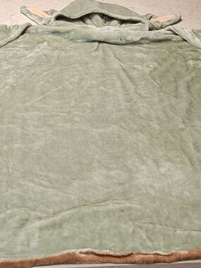 Hallmark Star Wars The Mandalorian The Child Grogu Hooded Blanket